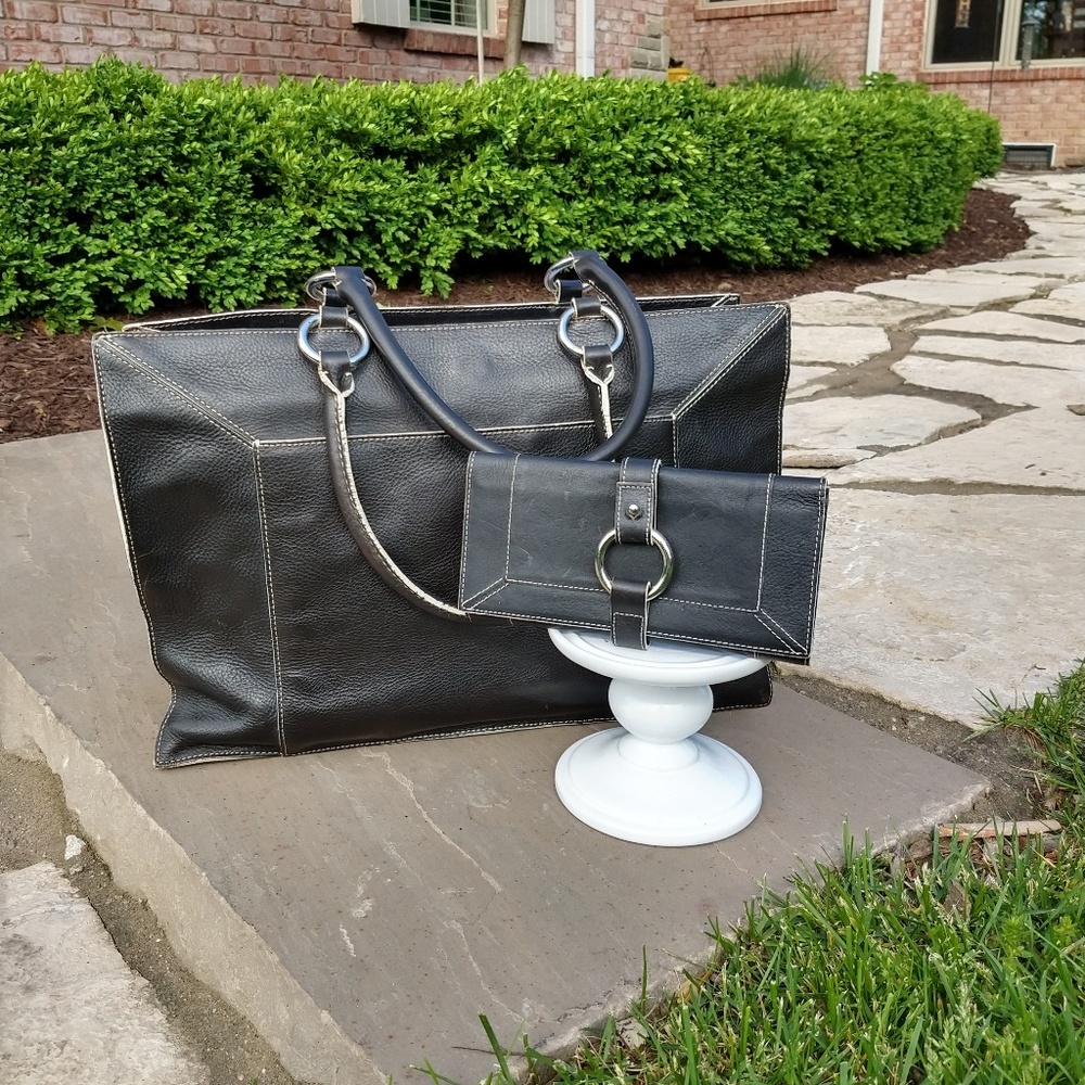 Black Banana Republic purse with matching wallet